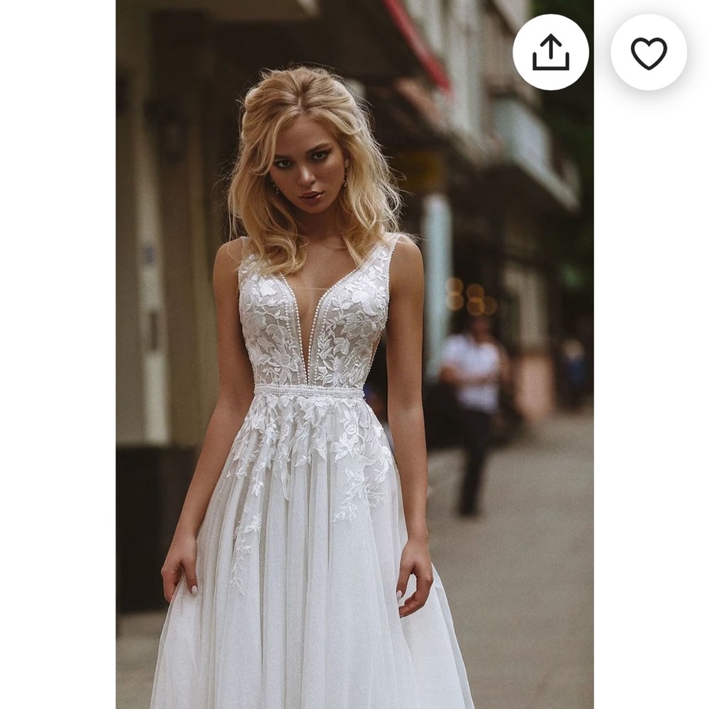 New Never Worn Wedding Dress